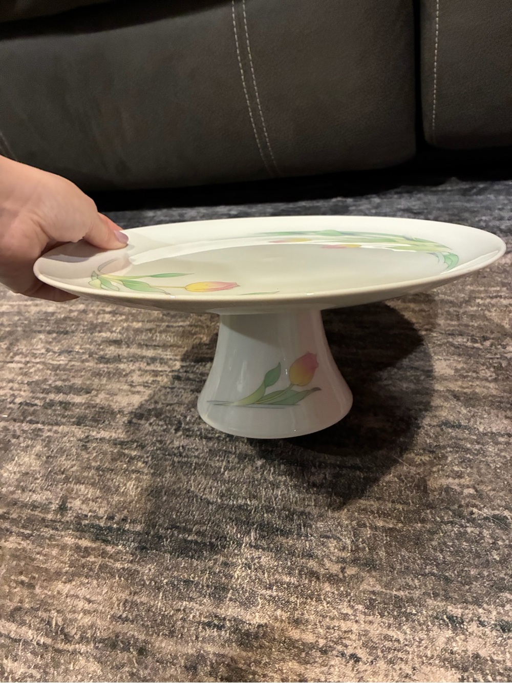 Ceramic Pedestal Cake Stand with Tulip Motif - White